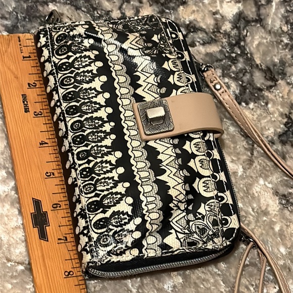 Sakroots Cross Body / wristlet Wallet artsy black cream doodle smartphone pocket - Picture 16 of 17